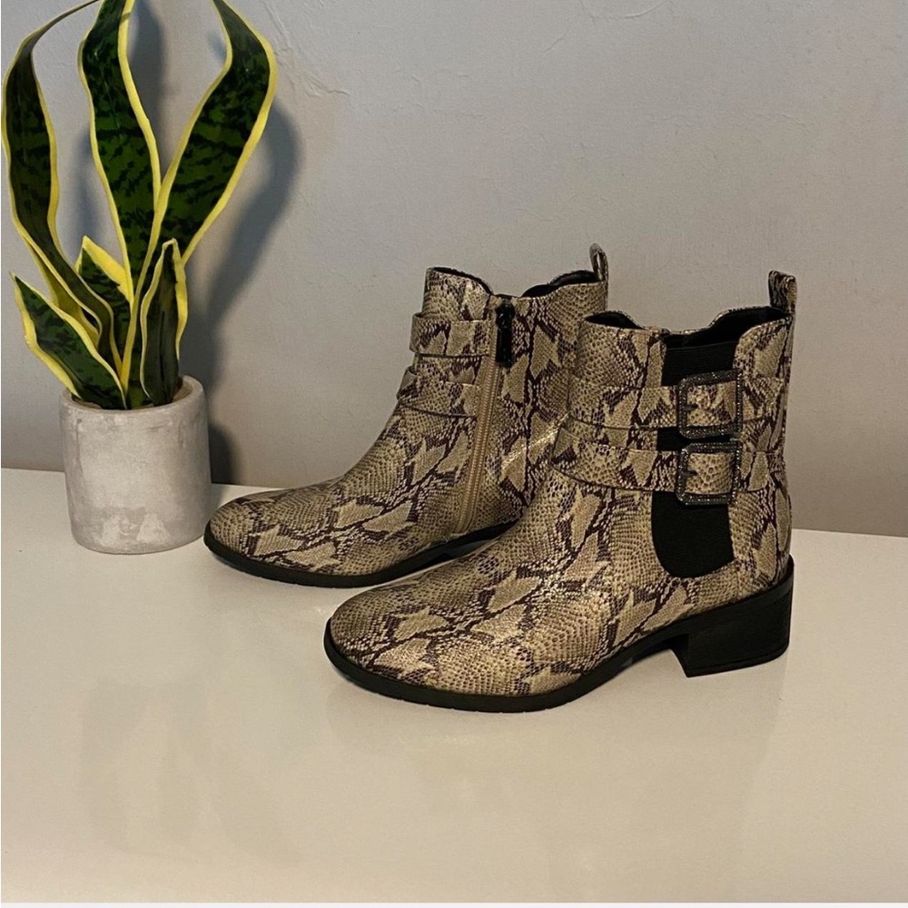 Kenneth Cole‎ Beige Snakeskin Ankle Boots